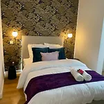 Chic And Relaxing Retreat With Bath Ritual & Candles - Pets Welcome